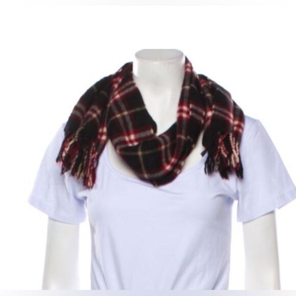 BURBERRY’S Vintage Cashmere Fridge Scarf - Picture 8 of 8